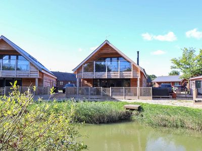 Thorpe Park Lodges for rent with fishing and hot tub in Lincolnshire